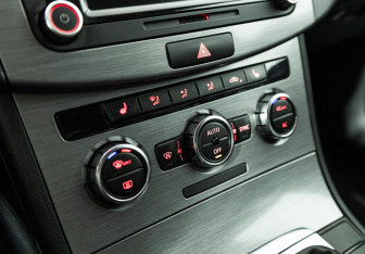 Подержанный автомобиль Volkswagen Passat Sedan 2011 года (15 фото)
