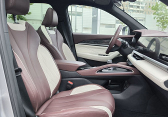 Подержанный автомобиль Geely Monjaro 2023 года (12 фото)