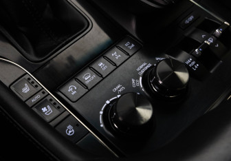 Подержанный автомобиль Lexus LX 2015 года (31 фото)