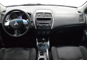 Подержанный автомобиль Mitsubishi ASX 2010 года (14 фото)