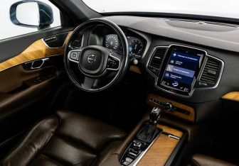 Подержанный автомобиль Volvo XC90 2021 года (15 фото)
