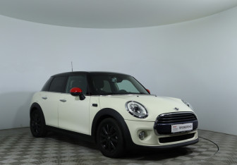 Подержанный автомобиль MINI Hatch 2017 года (3 фото)