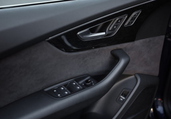 Подержанный автомобиль Audi Q8 2019 года (23 фото)