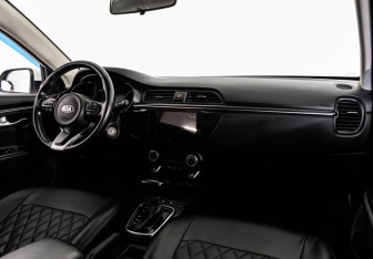 Подержанный автомобиль Kia Rio Hatchback 2018 года (9 фото)