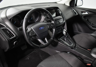 Подержанный автомобиль Ford Focus Hatchback 2017 года (9 фото)