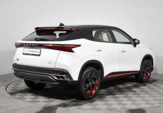 Подержанный автомобиль Omoda C5 2023 года (5 фото)