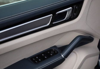 Подержанный автомобиль Porsche Cayenne 2019 года (28 фото)