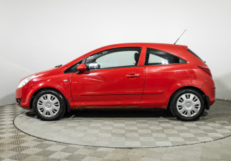 Подержанный автомобиль Opel Corsa 2007 года (8 фото)