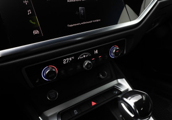 Подержанный автомобиль Audi Q3 2019 года (21 фото)