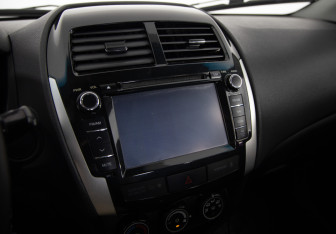 Подержанный автомобиль Mitsubishi ASX 2012 года (17 фото)