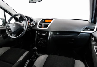 Подержанный автомобиль Peugeot 207 Hatchback 2008 года (9 фото)