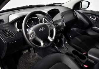 Подержанный автомобиль Hyundai ix35 2012 года (9 фото)