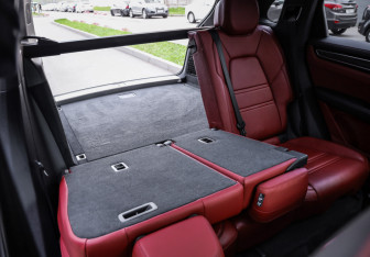 Подержанный автомобиль Porsche Cayenne 2018 года (35 фото)