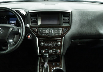 Подержанный автомобиль Nissan Pathfinder 2014 года (14 фото)