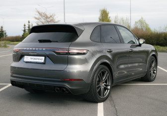 Подержанный автомобиль Porsche Cayenne 2020 года (9 фото)
