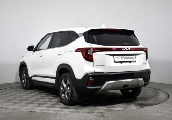 Подержанный автомобиль Kia Seltos 2023 года (7 фото)