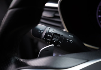 Подержанный автомобиль Genesis G70 2019 года (14 фото)