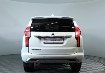 Подержанный автомобиль Mitsubishi Montero Sport 2022 года (6 фото)
