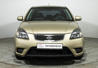 Подержанный автомобиль Kia Rio Hatchback 2011 года (2 фото)