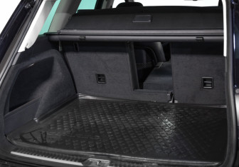 Подержанный автомобиль Volkswagen Touareg 2015 года (29 фото)