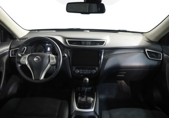 Подержанный автомобиль Nissan X-Trail 2017 года (9 фото)