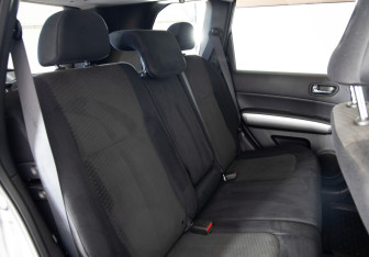 Подержанный автомобиль Nissan X-Trail 2011 года (11 фото)
