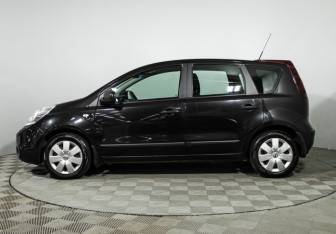 Подержанный автомобиль Nissan Note 2012 года (8 фото)