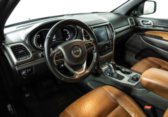 Подержанный автомобиль Jeep Grand Cherokee 2017 года (11 фото)