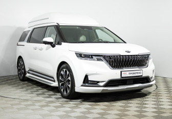 Подержанный автомобиль Kia Carnival 2021 года (3 фото)