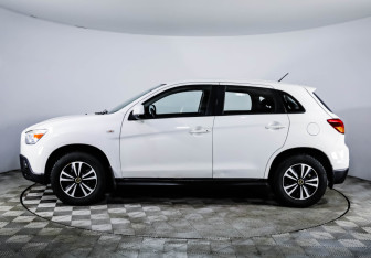 Подержанный автомобиль Mitsubishi ASX 2012 года (7 фото)