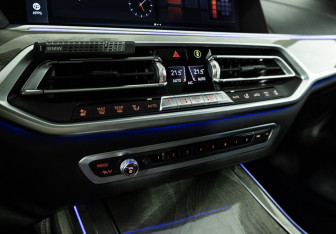 Подержанный автомобиль BMW X7 2019 года (24 фото)