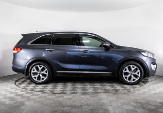Подержанный автомобиль Kia Sorento 2016 года (4 фото)