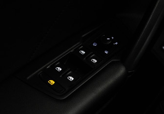 Подержанный автомобиль Volkswagen Tiguan 2021 года (24 фото)