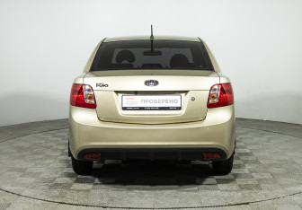 Подержанный автомобиль Kia Rio Sedan 2011 года (6 фото)