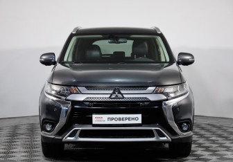 Подержанный автомобиль Mitsubishi Outlander 2019 года (2 фото)