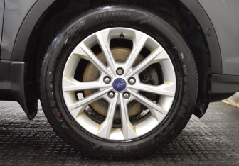 Подержанный автомобиль Ford Kuga 2017 года (9 фото)