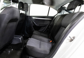 Подержанный автомобиль Skoda Octavia Liftback 2015 года (13 фото)