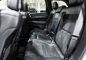Подержанный автомобиль Jeep Grand Cherokee 2019 года (20 фото)