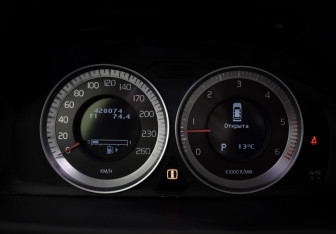 Подержанный автомобиль Volvo XC70 2012 года (22 фото)