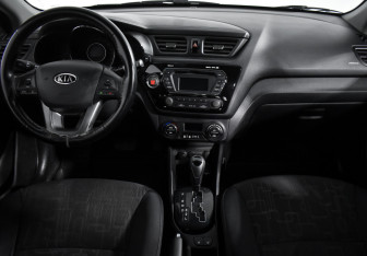 Подержанный автомобиль Kia Rio Sedan 2012 года (15 фото)