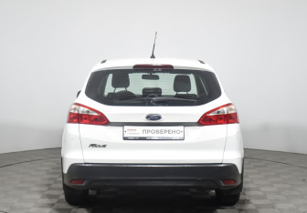 Подержанный автомобиль Ford Focus Wagon 2014 года (6 фото)