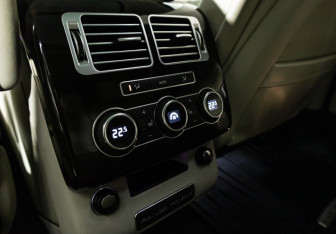 Подержанный автомобиль Land Rover Range Rover 2015 года (19 фото)