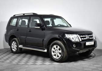 Подержанный автомобиль Mitsubishi Pajero 2013 года (12 фото)
