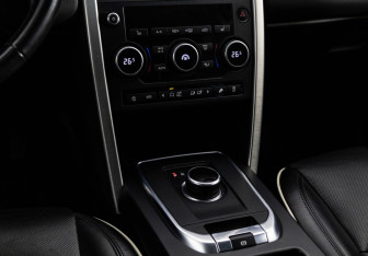 Подержанный автомобиль Land Rover Discovery Sport 2018 года (13 фото)