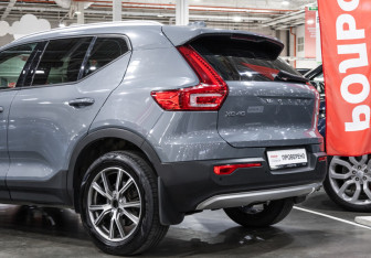 Подержанный автомобиль Volvo XC40 2019 года (11 фото)