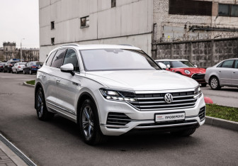 Подержанный автомобиль Volkswagen Touareg 2020 года (5 фото)
