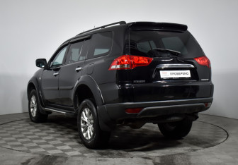 Подержанный автомобиль Mitsubishi Pajero Sport 2014 года (7 фото)