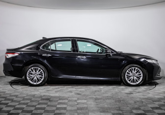 Подержанный автомобиль Toyota Camry Sedan 2019 года (4 фото)