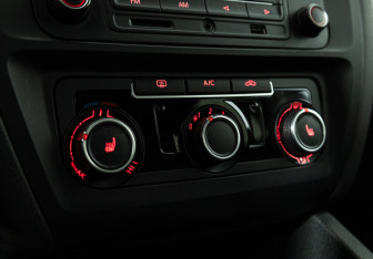 Подержанный автомобиль Volkswagen Jetta Sedan 2015 года (15 фото)