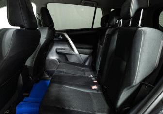 Подержанный автомобиль Toyota RAV4 2013 года (10 фото)